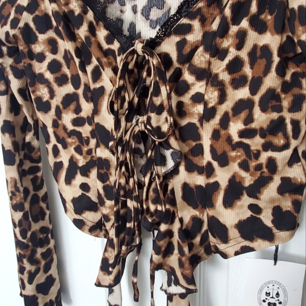 Cider Ruffled Leopard Top - Picture 4 of 7